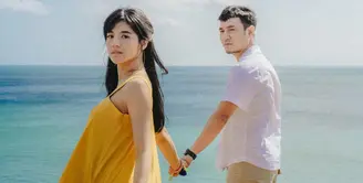 Rona bahagia pastinya tengah menyelimuti pasangan DJ Una dan suaminya, Irsan Ramadhan. Pasalnya, anak pertama mereka yang berjenis kelamin laki-laki telah lahir dan begini lah bentu syukur Una sebagai ibu. (Instagram/putriuna)