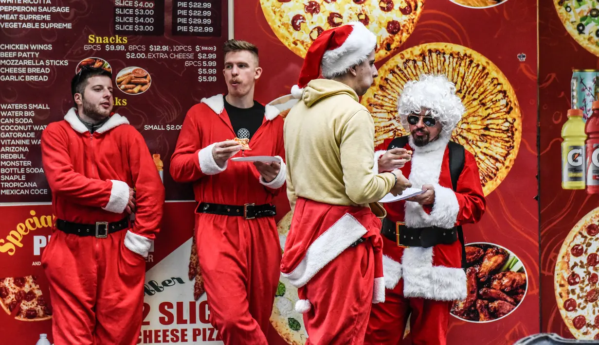 Sejak transisi SantaCon menjadi nirlaba pada tahun 2012, acara ini telah menyumbangkan lebih dari $400.000 kepada badan amal setempat. (Stephanie Keith/Getty Images/AFP)