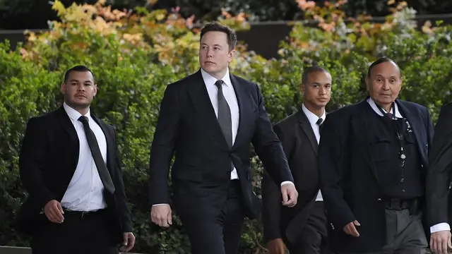 Elon Musk dalam pengadilan kasus pencemaran nama baik.
