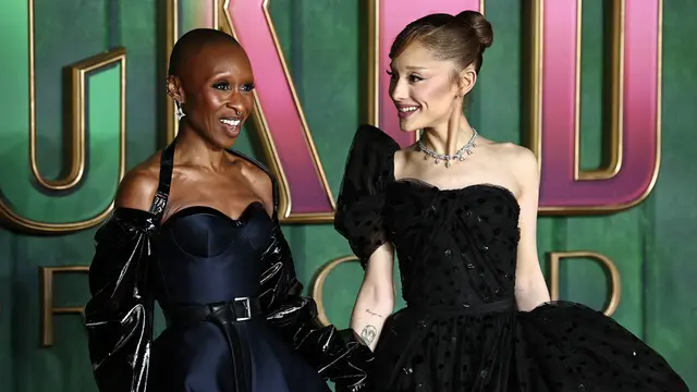 Ariana Grande dengan balutan gaun