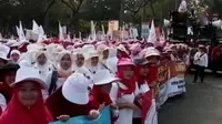 Ribuan Bidan Demo Menuntut Diangkat Jadi PNS