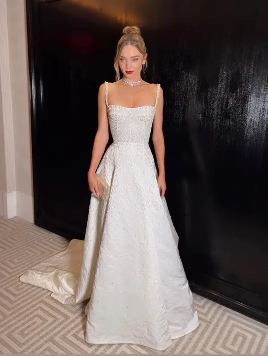 Intip gaya para Met Gala Princess dari Anne Hathaway, Dua Lipa, hingga Jennie BLACKPINK (@mirandakerr)