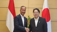 Menteri Perindustrian Agus Gumiwang Kartasasmita melakukan pertemuan bilateral dengan Chief Cabinet Secretary Jepang Mr. Hayashi Yoshimasa. (Dok. Kemenperin)