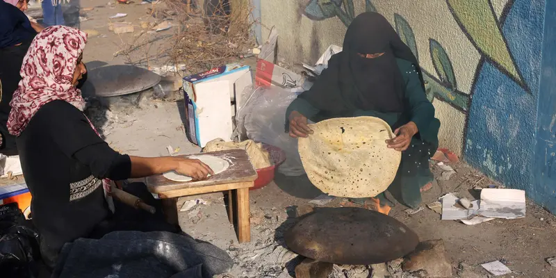 Pembuatan Roti Buat Pengungsi Palestina