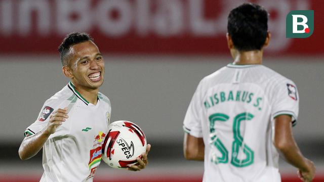 FOTO: Irfan Jaya Bawa PS Sleman Unggul di Babak Pertama saat Melawan PSM Makassar