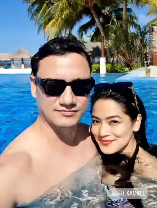 Pulasan makeup sederhana pada Titi Kamal memperlihatkan wajahnya yang tampak senantiasa awet muda dan segar walaupun tanpa makeup sekalipun. (Foto: Titi Kamal/ Instagram)