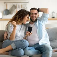 ilustrasi pasangan bahagia/copyright by fizkes (Shutterstock)