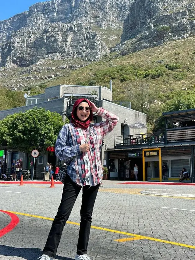 [Fimela] Desy Ratnasari