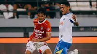 Aksi gelandang Bali United, Kadek Agung saat menghadapi Arema FC dalam laga pekan ke-16 BRI Super League 2025/2026 di Stadion Kapten I Wayan Dipta, Gianyar, Bali, Minggu (4/1/2026) malam WIB. (Dok. Bali United)