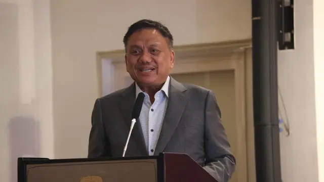 Gubernur Sulawesi Utara.