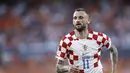 Pemain asal Kroasia itu dikontrak selama tiga tahun dengan nilai 100 juta euro atau sekitar Rp 1,7 triliun.  (AFP/Kenzo Tribouillard)