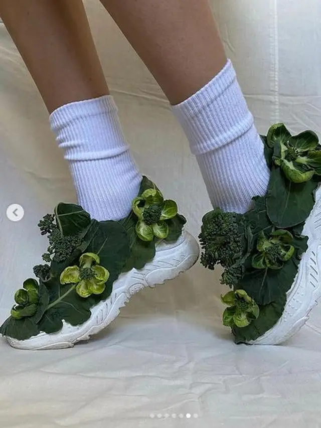 6 Kreasi Seni Sepatu dari Sayuran Hijau Ini Kelewat Unik