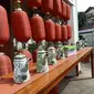 Teh gratis disediakan Pantjoran Tea House yang berada di dekat gerbang kawasan Pecinan, Jakarta Barat.