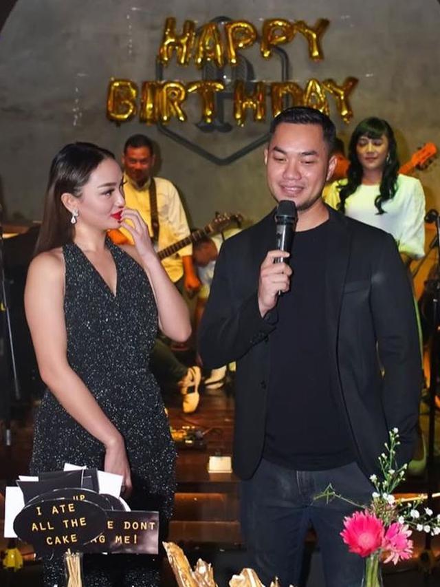 Akhirnya Go Public, Ini 6 Momen Romantis Zaskia Gotik di Acara Ulang Tahun Sang Kekasih