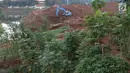 Suasana lokasi pembangunan Waduk Rambutan, Jakarta Timur, Rabu (24/10). Keberadaan waduk tersebut nantinya diharapkan bisa menahan luapan kali saat mendapat banjir kiriman. (Liputan6.com/Immanuel Antonius)