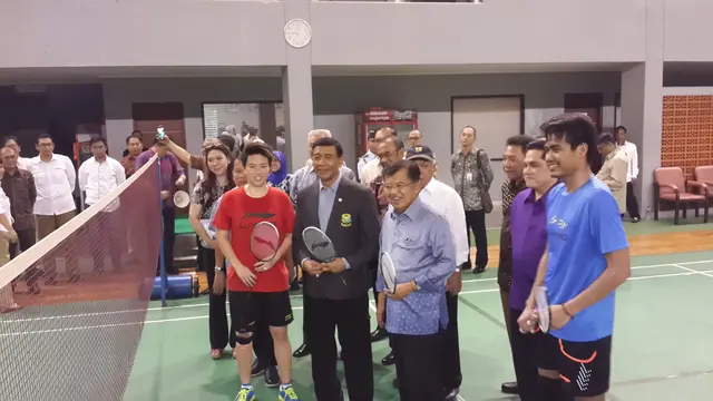 Wakil Presiden Republik Indonesia (RI), Jusuf Kalla berkunjung ke Pelatnas Bulu Tangkis di Cipayung 