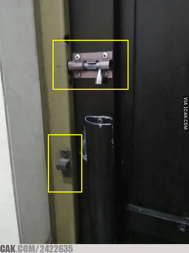 6 Momen Apes saat di Kamar Mandi Ini Bikin Ngelus Dada