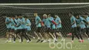 Sejumlah pemain Arema saat menggelar latihan jelang lawan Persija di Stadion Patriot, Bekasi,Rabu, (31/05/2017). Arema siap mencuri poin di kandang Persija.  (Bola.com/M Iqbal Ichsan)