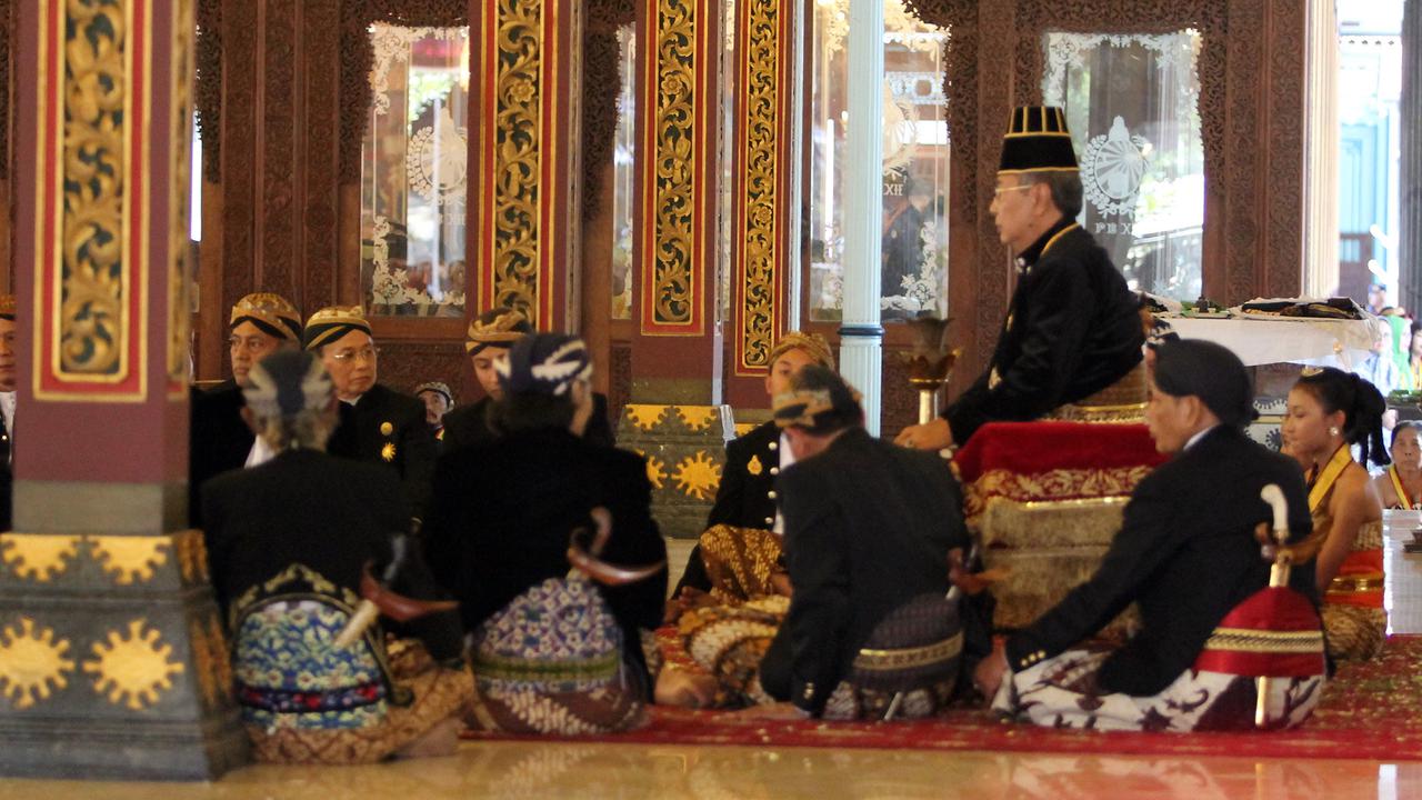 Akankah Damai Datang Usai Raja Duduk di Singgasana Keraton Solo?