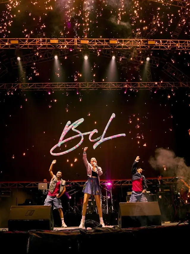 11 Outfit Playful Bunga Citra Lestari Saat Guncang Bandung dari Atas Panggung