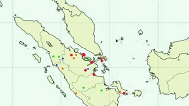 Peta sebaran titik panas dan titik api di Pulau Sumatera dari BMKG Pekanbaru.