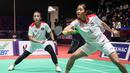<p>Pebulu tangkis ganda putri Indonesia, Febriana Dwipuji Kusuma/Amalia Cahaya Pratiwi bertanding melawan pebulu tangkis ganda putri Thailand, Jongklophan Kititharakul/Rawinda Prajongjai pada final bulu tangkis beregu putri SEA Games 2023 di Badminton Hall Morodok Techo National Stadium, Phnom Penh, Kamboja, Kamis (11/05/2023). (Bola.com/Abdul Aziz)</p>