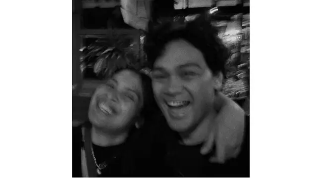 6 Potret Mikha Angelo Rayakan Ultah Gregoria Mariska di Paris, Jadi Kado Terindah