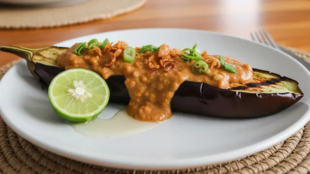 Resep Terong Bakar Bumbu Kacang dan Jeruk Limau, Lauk Sederhana yang Bikin Nagih
