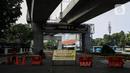 Suasana pembangunan halte Centrale Stichting Wederopbouw (CSW) di kawasan Kebayoran Baru, Jakarta, Selasa (8/6/2021). Halte ini dijadwalkan akan diresmikan pada 22 Juni 2021. (Liputan6.com/Johan Tallo)