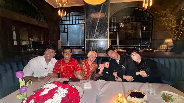 Potret perayaan ulang tahun Fadly Faisal yang ke-24 (Sumber: Instagram/@opah_faisal)