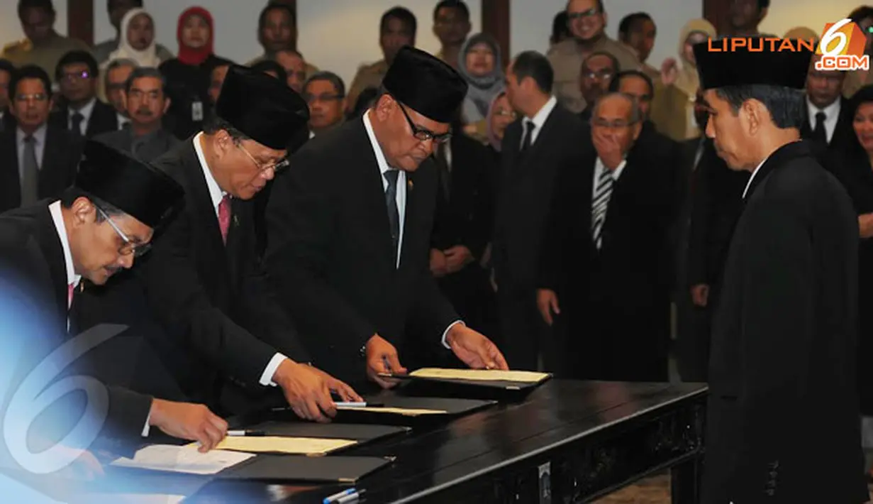 Sebanyak 26 orang menempati jabatan baru di lingkup Eselon II yang terdiri dari kepala dinas, wakil kepala dinas, kepala biro, wakil walikota serta asisten deputi gubernur (Liputan6.com/Herman Zakharia) 