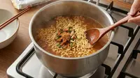 Trik Memasak Mi Instan dengan Telur agar Kuahnya Lebih Kental dan Gurih