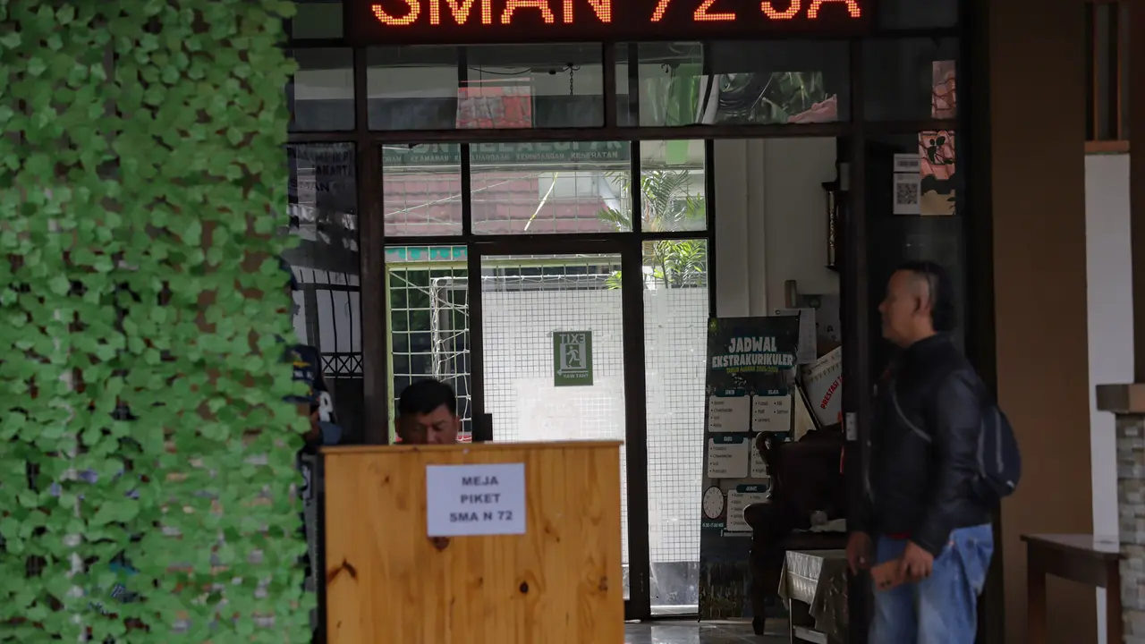 Terapkan PJJ, SMAN 72 Jakarta Terlihat Sepi