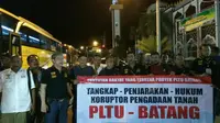 Ratusan warga Kabupaten Batang Jawa Tengah, bersama rombongan Gerakan Nasional Pencegahan Korupsi  Republik Indonesia (GNPK-RI) berencana menggeruduk kantor KPK di Jakarta