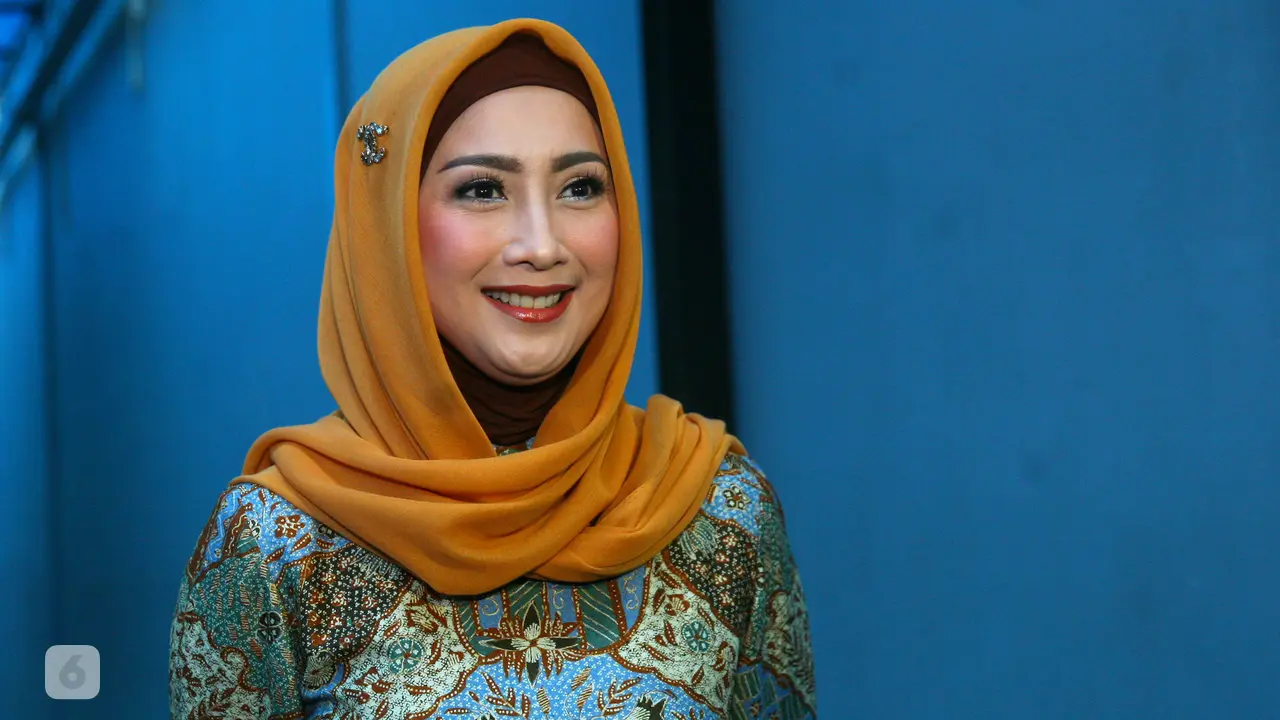 [Bintang] Desy Ratnasari