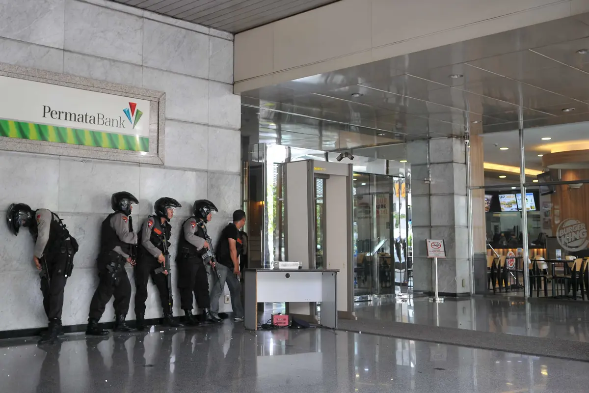 20160114-Begini Mencekamnya Lokasi Ledakan dan Baku Tembak di Sarinah-Jakarta