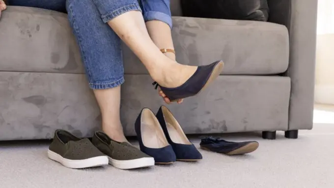 Tips Sekaligus Rekomendasi Sepatu yang Cocok Untuk Kaki Lebar (photo by freepik.com)