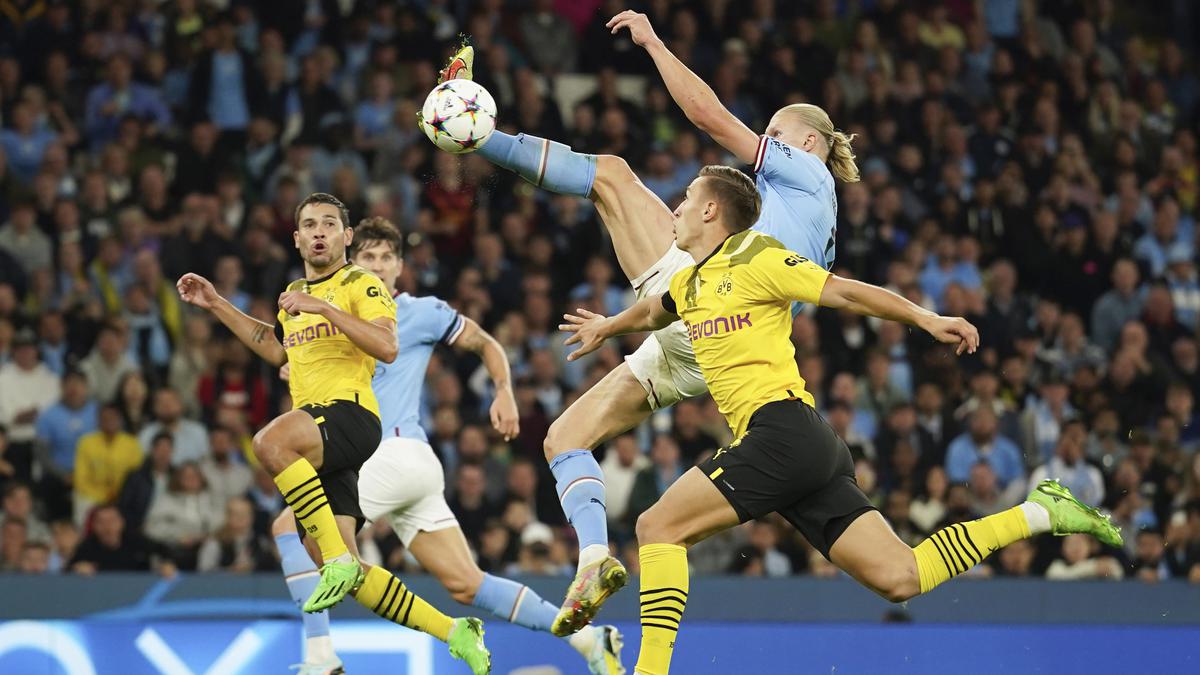 Gol 'Kung Fu' Erling Haaland Antarkan Man City Menang 2-1 Lawan Borussia Dortmund - Vimarsana News
