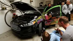 Ford Motor Company memamerkan sebuah mobil konsep terbaru di TechShop, San Francisco, California (3/6/2014). (REUTERS/Robert Galbraith)
