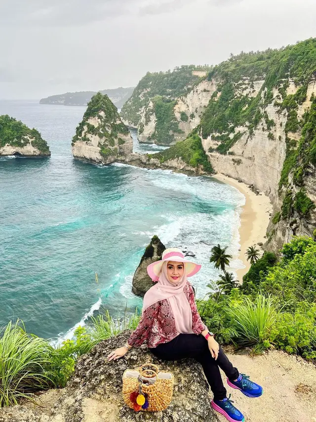 Potret terbaru Eddies Adelia yang awet muda