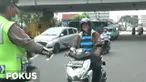 Berdasarkan laporan masyarakat, banyak sopir angkot yang merokok meski membawa banyak penumpang. Sejumlah penumpang mengaku sangat terganggu jika sopir merokok saat mengemudi.