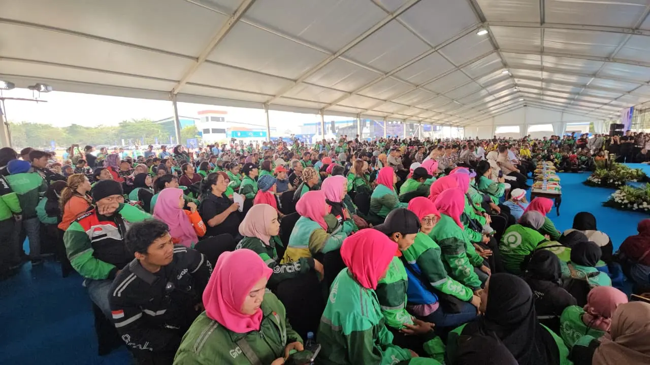 Ribuan ojol ikuti safety riding di Serpong