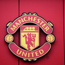 Logo Manchester United atau MU di Stadion Old Trafford. (Oli SCARFF / AFP)