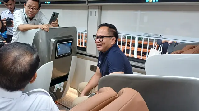 Wakil Menteri BUMN Kartika Wirjoatmodjo menjajal Kereta Eksekutif dan Luxury New Generation KA Argo Dwipangga