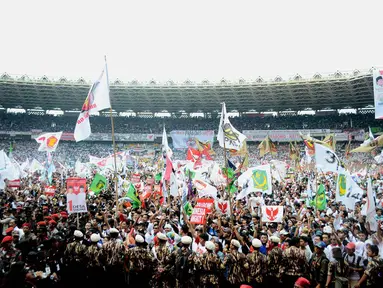 Ribuan orang memadati Gelora BUng Karno untuk mengikuti kampanye pasangan Prabowo-Hatta (Liputan6.com/Faizal Fanani)