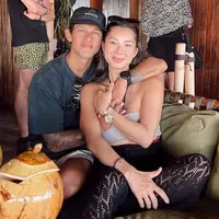 Jennifer dan Irfan Bachdim selalu romantis (Instagram/jenniferbachdim)