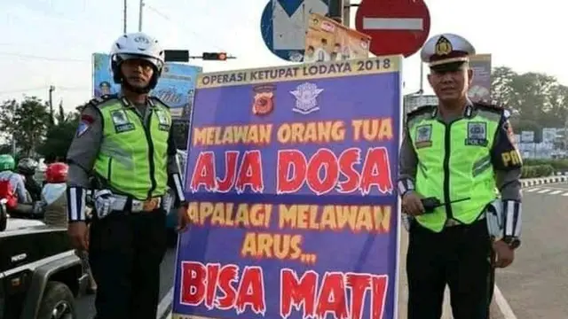 Cara Polisi Ingatkan Warga Agar Tertib Lalu Lintas Ini Kocak