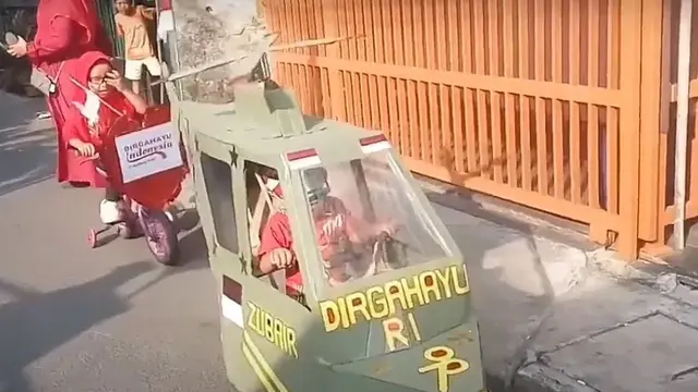 7 Potret Ide Kreatif Sepeda Hias Bertema Tank dan Pesawat Untuk Karnaval