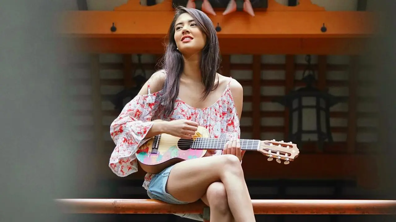 [Bintang] Aurelie Moeremans