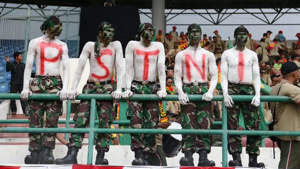 Suporter PS TNI